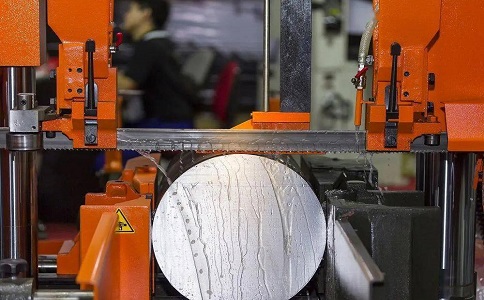 甘洛立式金属带锯床切削出现跑带故障解决方法！